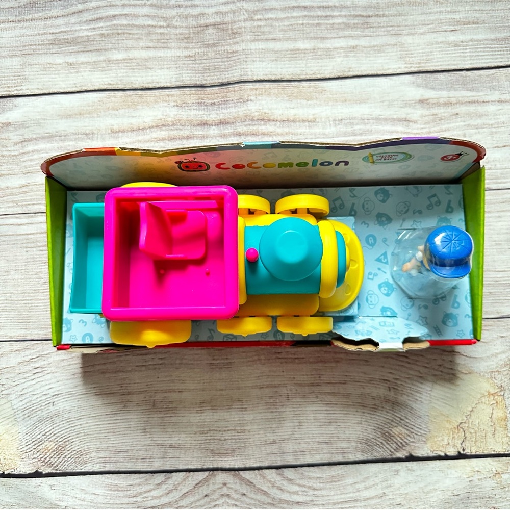 COCOMELON JJ Train Play-set NeW - Picture 2 of 4